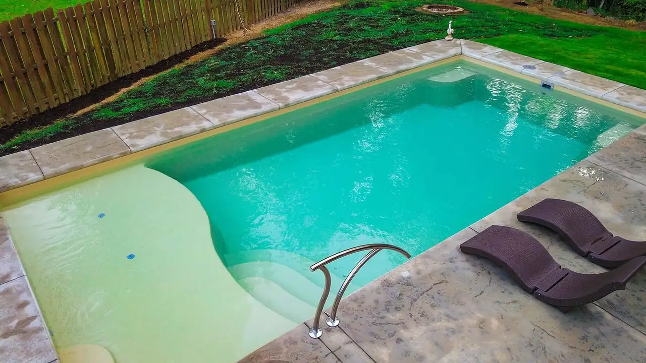 Pool With Tanning Ledge