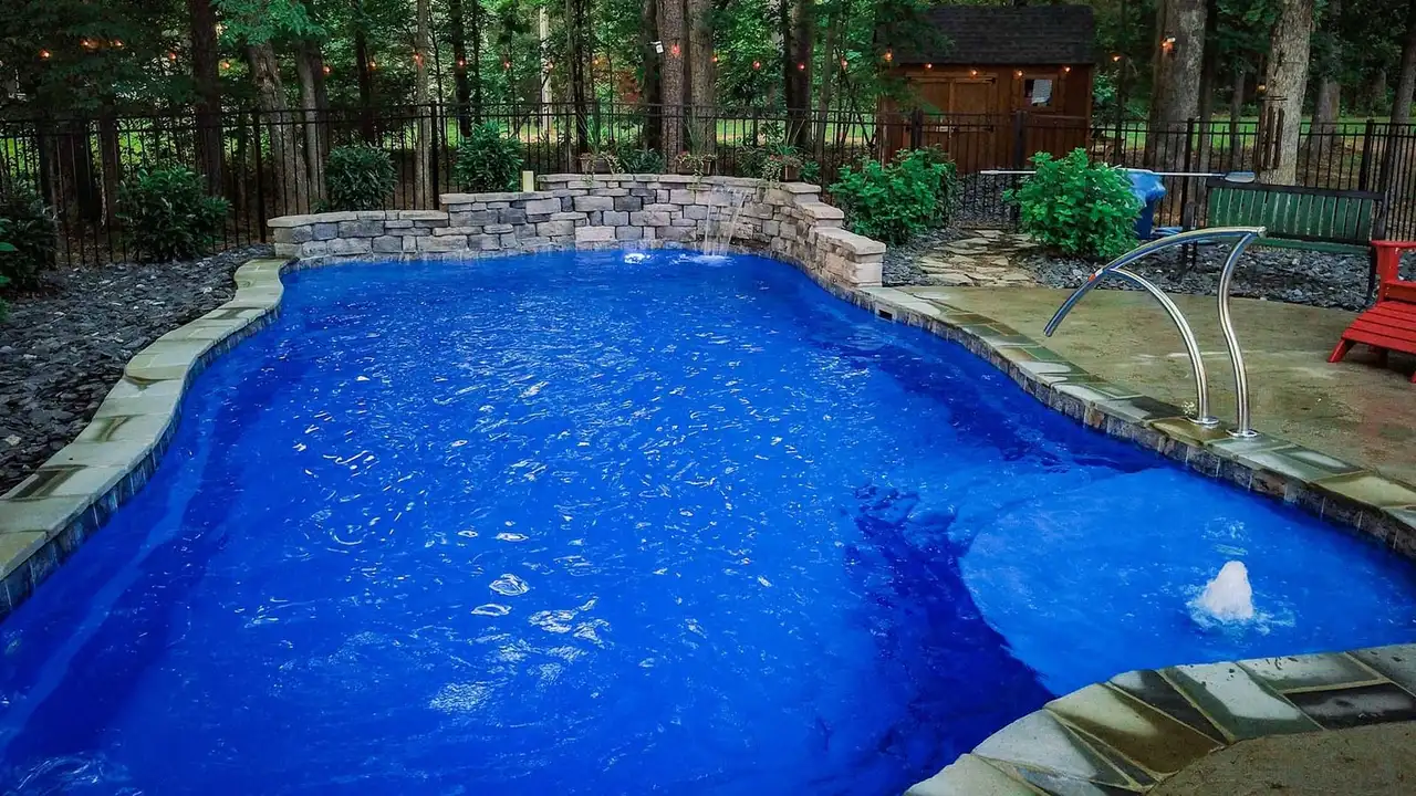 Pool With Bubbler