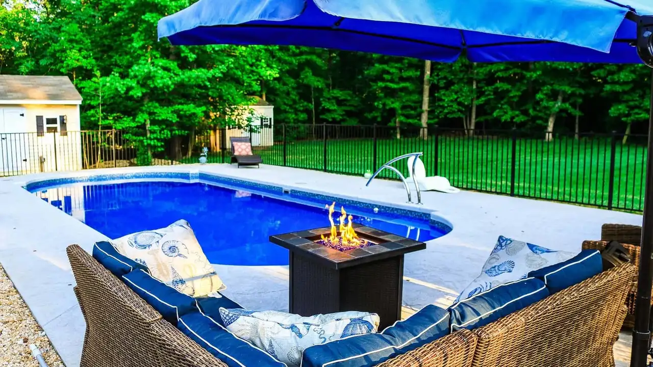 Pool With Tanning Ledge