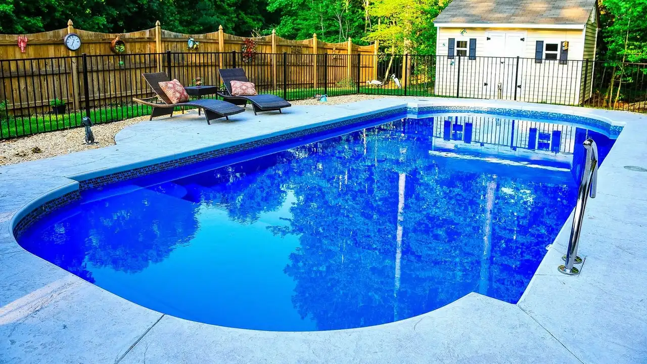 Pool With Tanning Ledge